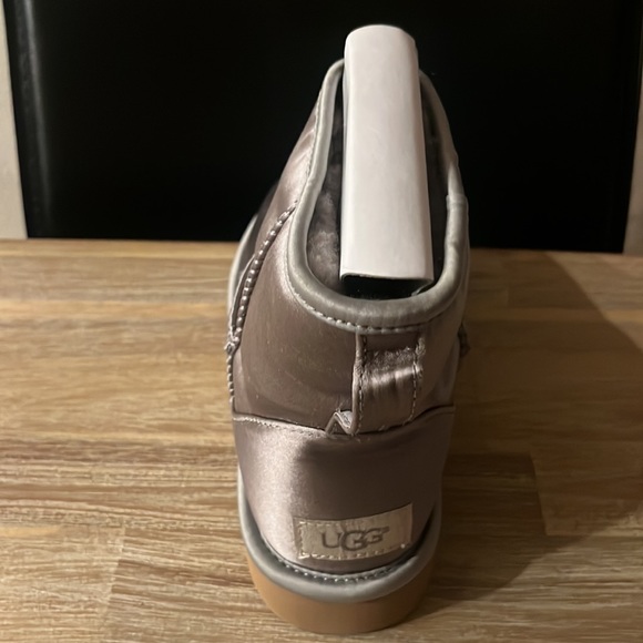 NWT Ugg Satin Mini II - Picture 2 of 3